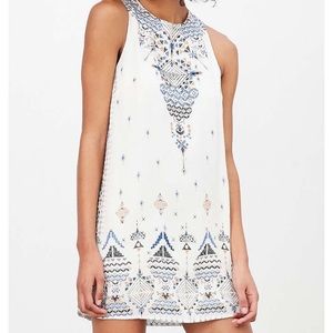 MAKE AN OFFER 💕 Urban Outfitters Guinevere dress